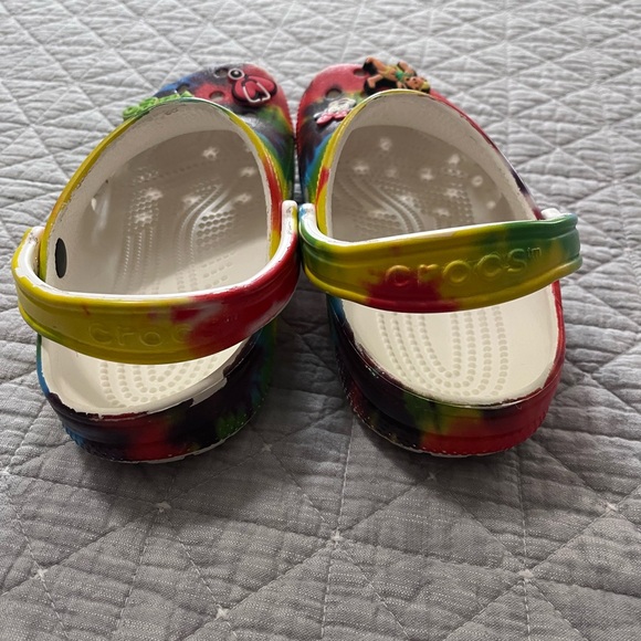 Crocs Bae Iconic Tie Dye Bright
Clogs Sandals Size 6. Jibbitz is not included. - Picture 8 of 9